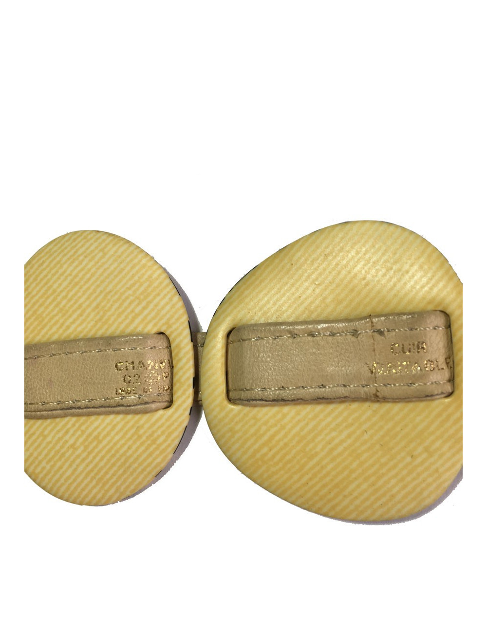 CHANEL T90 belt in beige leather and yellow plastic parts