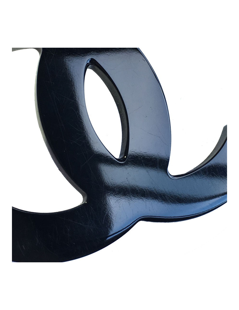 Collier CHANEL CC en résine noire incrustée de nacre, perles noires et nacrées