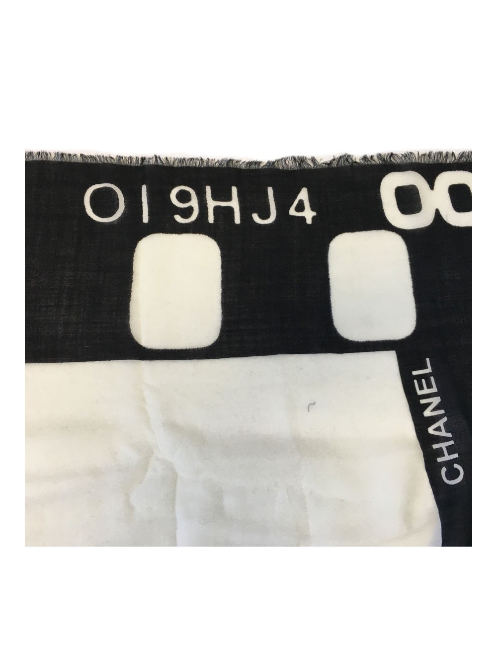 xxx Grand châle CHANEL en cachemire et soie à petites franges noir et ivoire