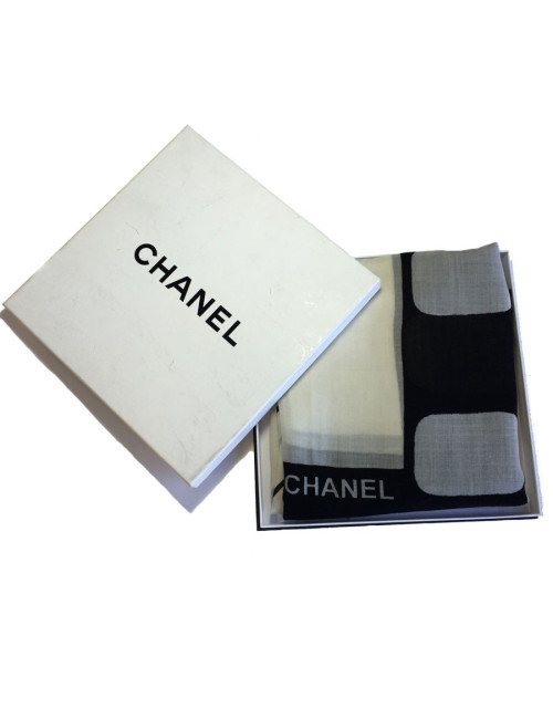 xxx Grand châle CHANEL en cachemire et soie à petites franges noir et ivoire