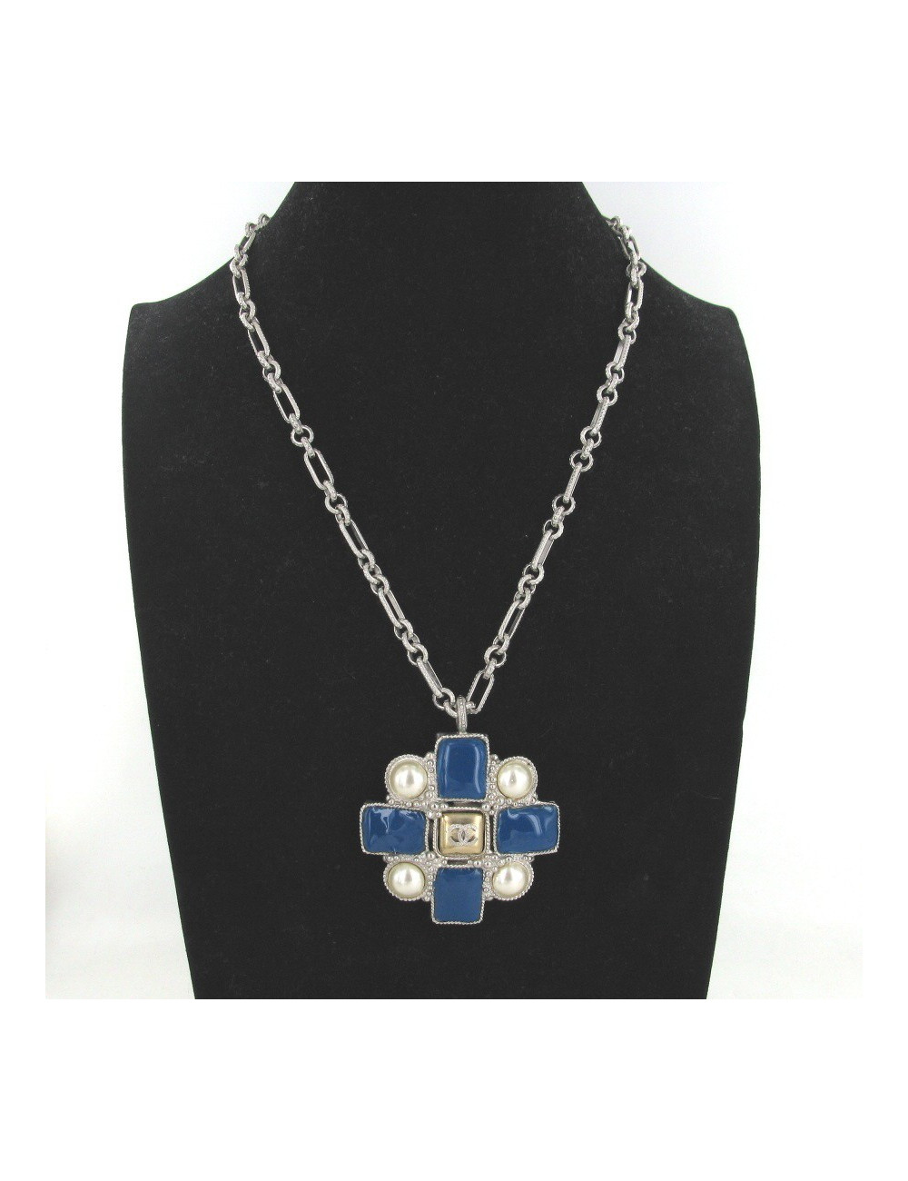 Collier CHANEL croix perles et pâte de verre