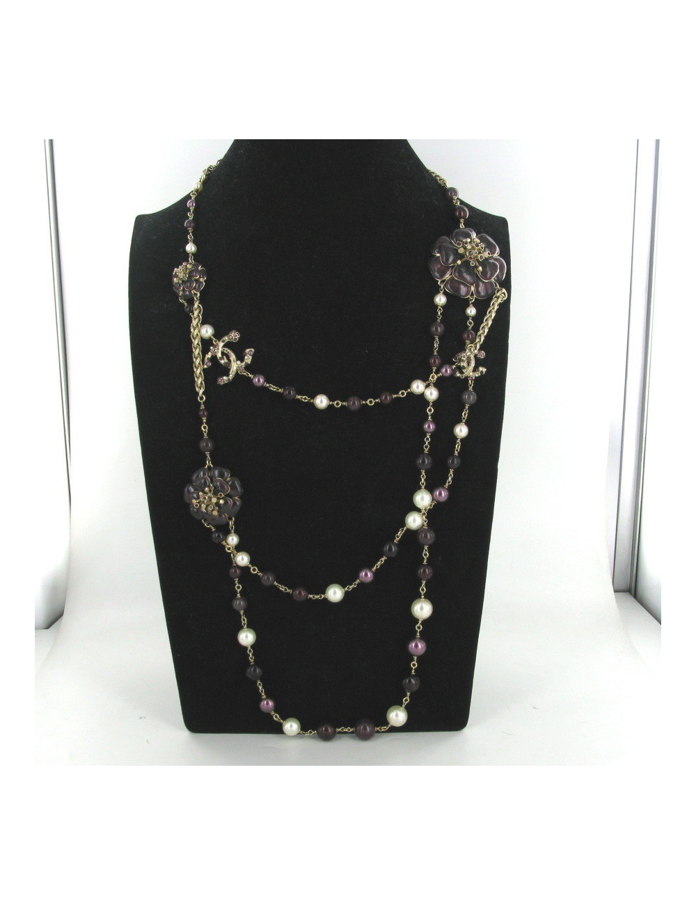 Sautoir CHANEL triple rangs perles et camélias