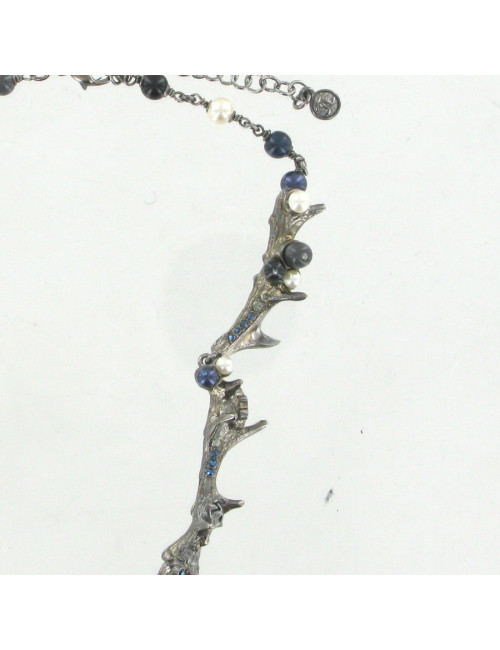 Collier CHANEL bois de cerf et camélias