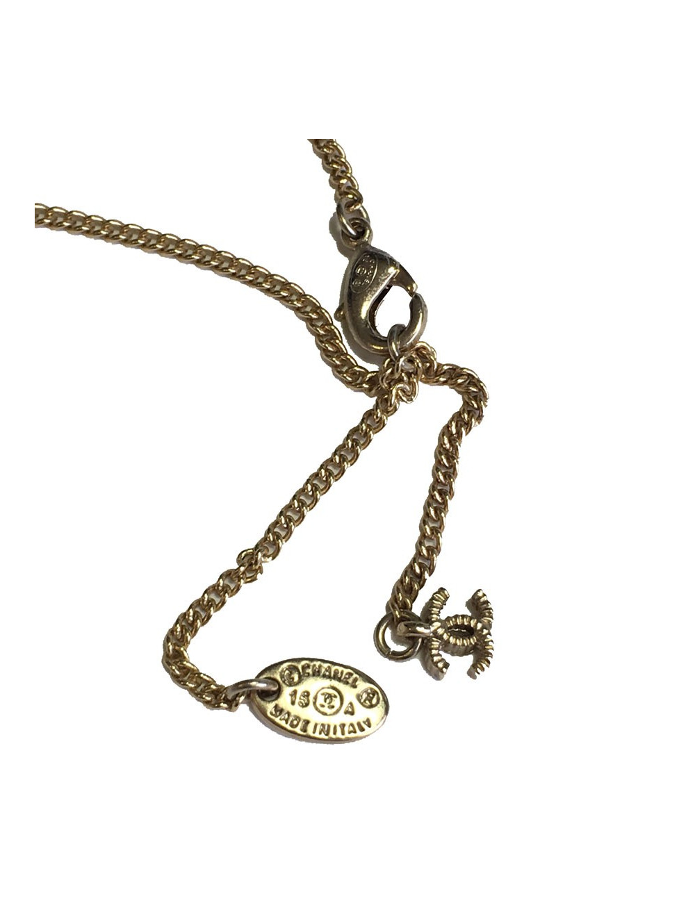 Collier CHANEL en métal doré,  pendentif  serti de petites perles noires