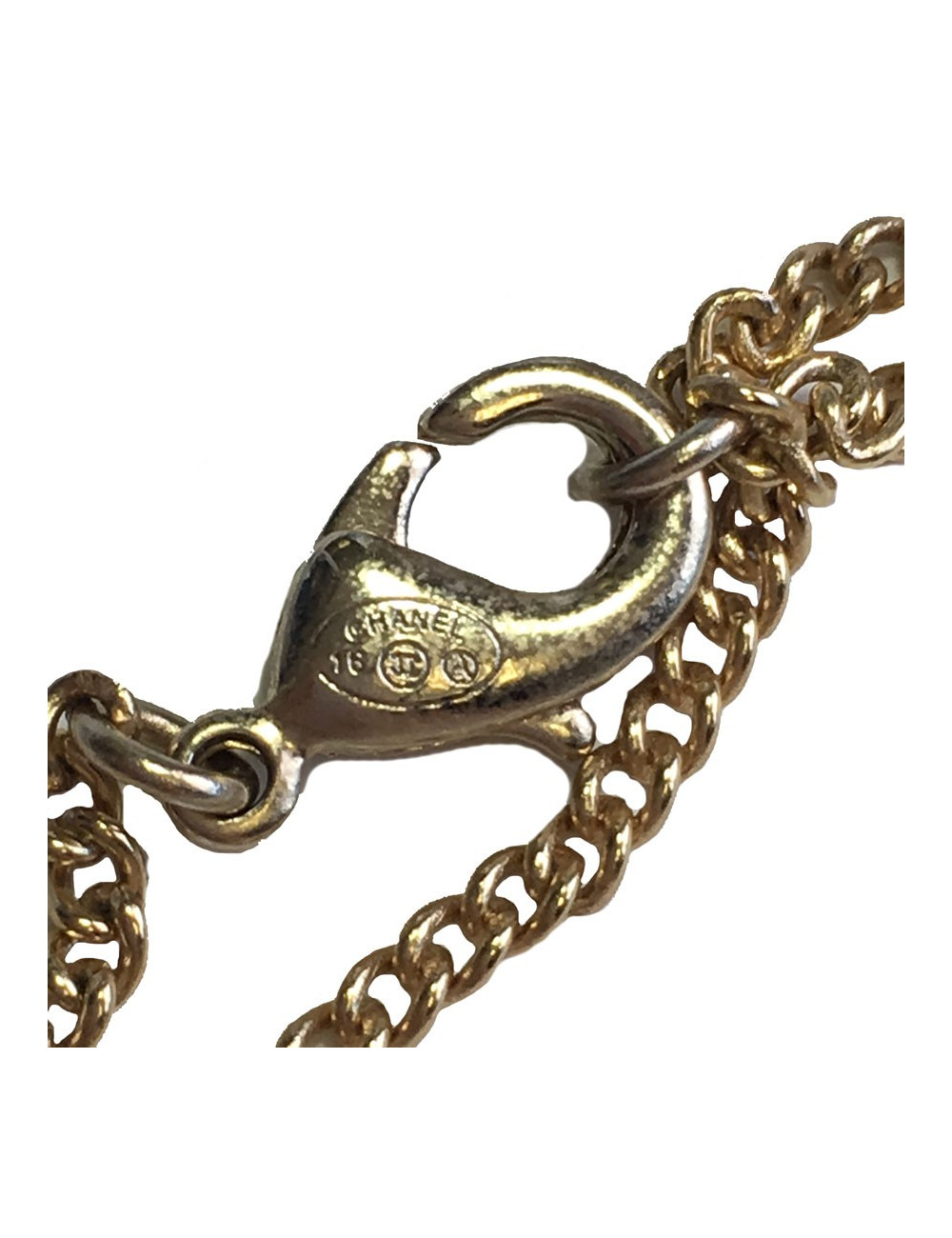 Collier CHANEL en métal doré,  pendentif  serti de petites perles noires