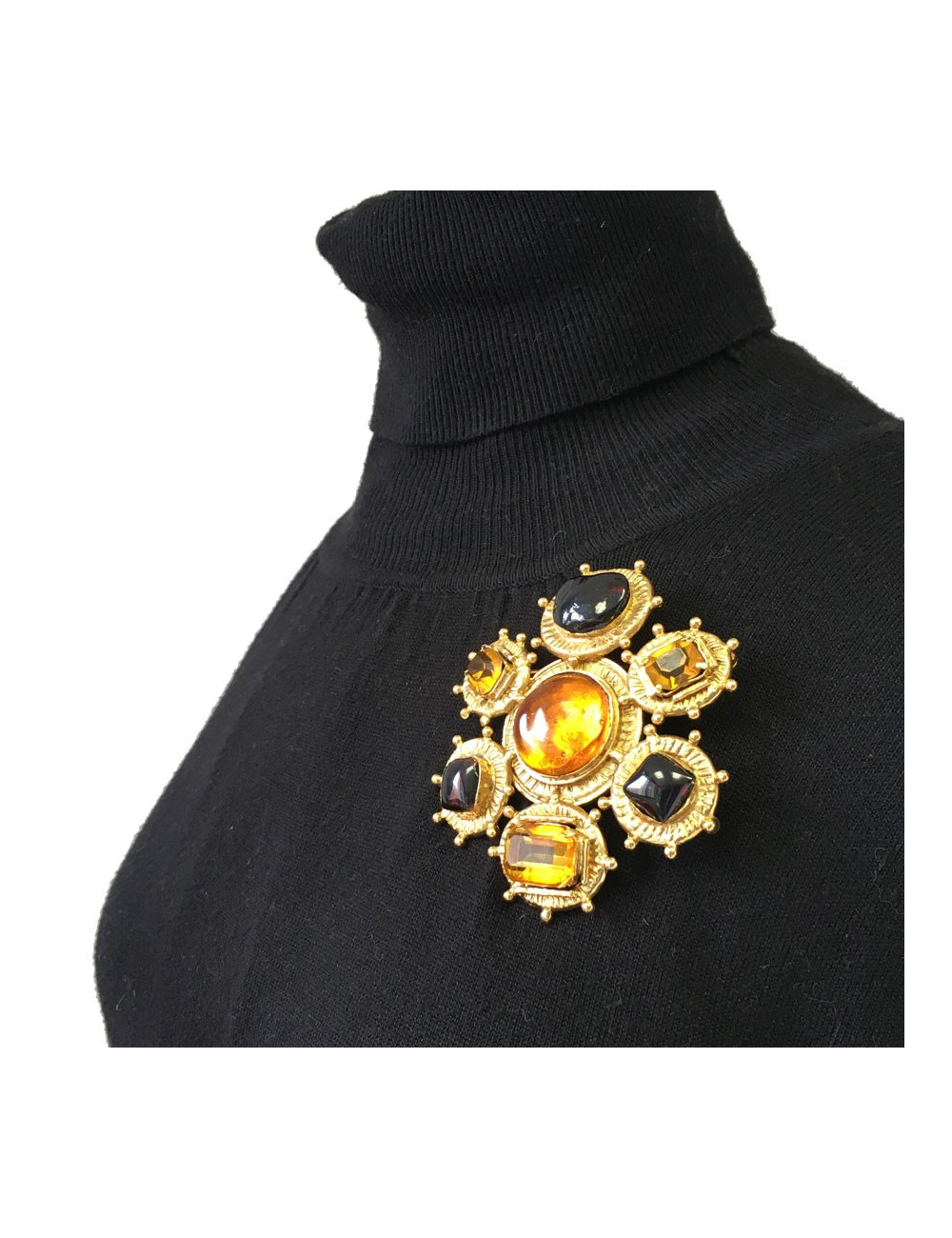 CHANEL couture vintage brooch in gilt metal and molten glass