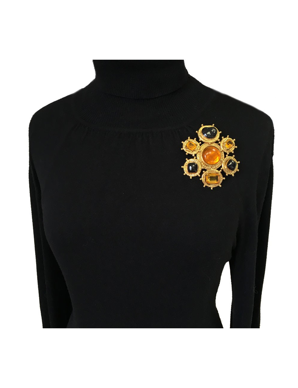 Broche CHANEL couture vintage en métal doré, pâte de verre et strass taille émeraude