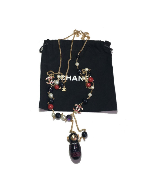 Sautoir CHANEL "Paris-Moscou" pendentif poupée russe et perles multicolores