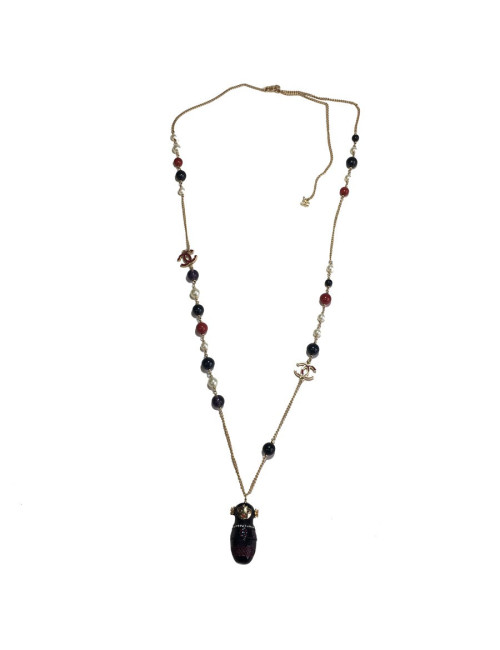 Sautoir CHANEL "Paris-Moscou" pendentif poupée russe et perles multicolores