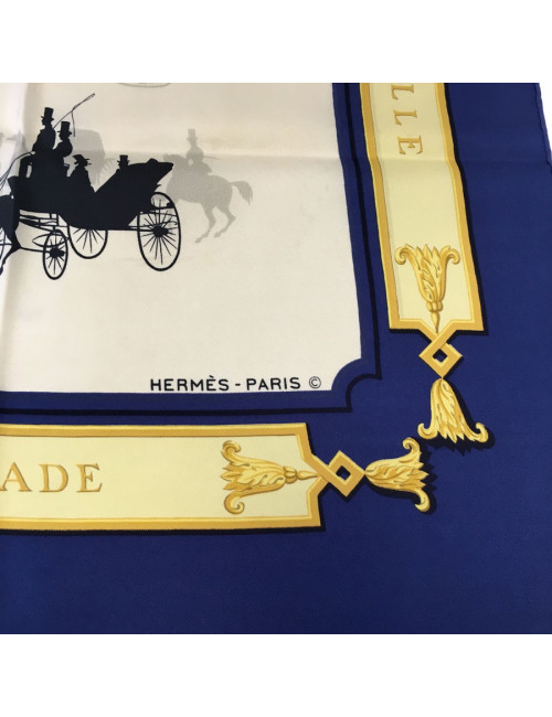 Carré HERMES "Le Bois de Boulogne" en soie bleue, or et ivoire