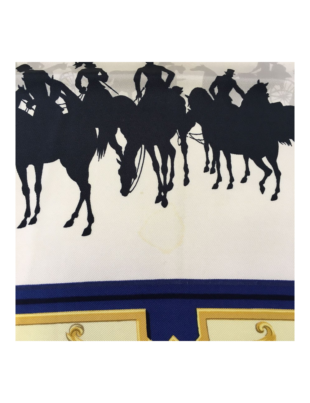 Carré HERMES "Le Bois de Boulogne" en soie bleue, or et ivoire