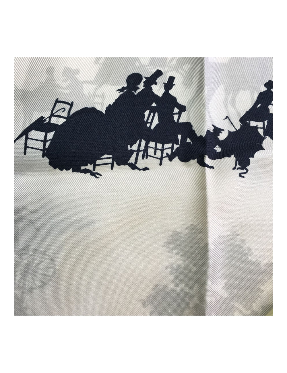 Carré HERMES "Le Bois de Boulogne" en soie bleue, or et ivoire