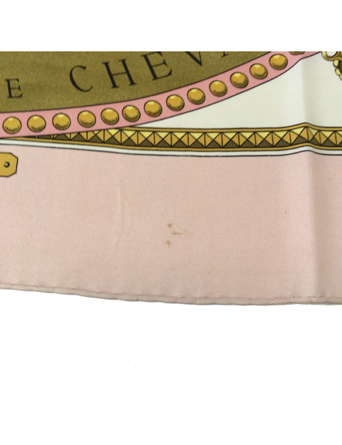 Carré HERMES 'Présentation de chevaux" vintage en soie rose, ivoire et or