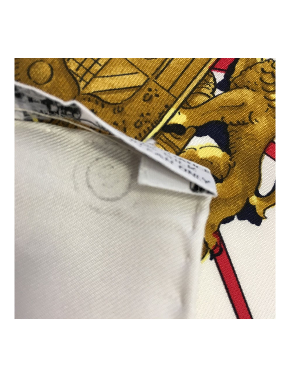 xxx Carré HERMES "Springs" en soie multicolore sur fond blanc