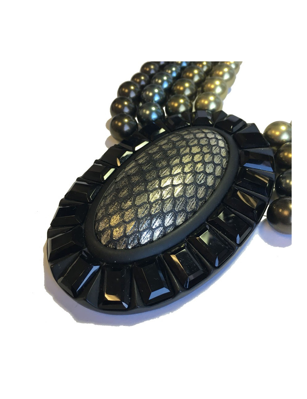 Collier APPARTEMENT A LOUER perles et pendentif noir et bronze