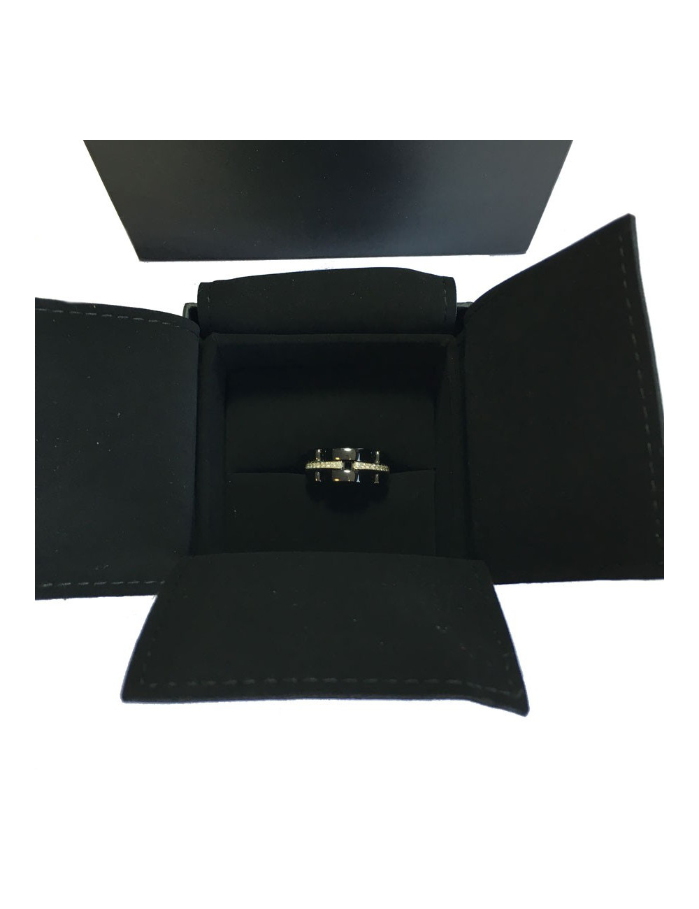 Bague "Ultra" CHANEL en céramique noire et diamants T58