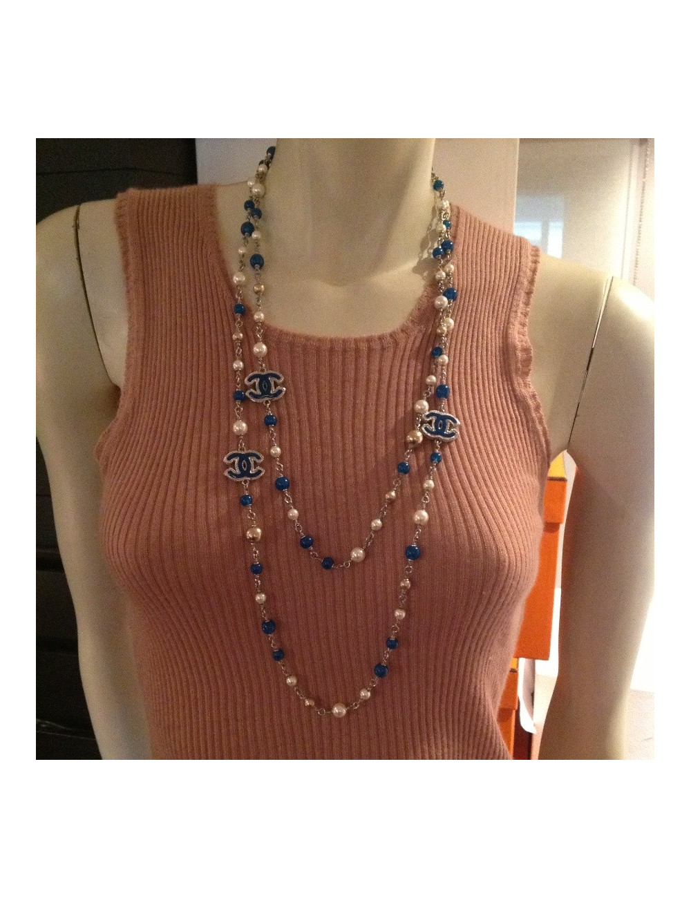 Sautoir CHANEL perles multicolores et CC 