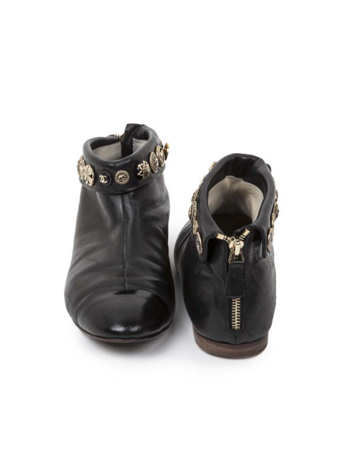 Boots CHANEL avec boutons