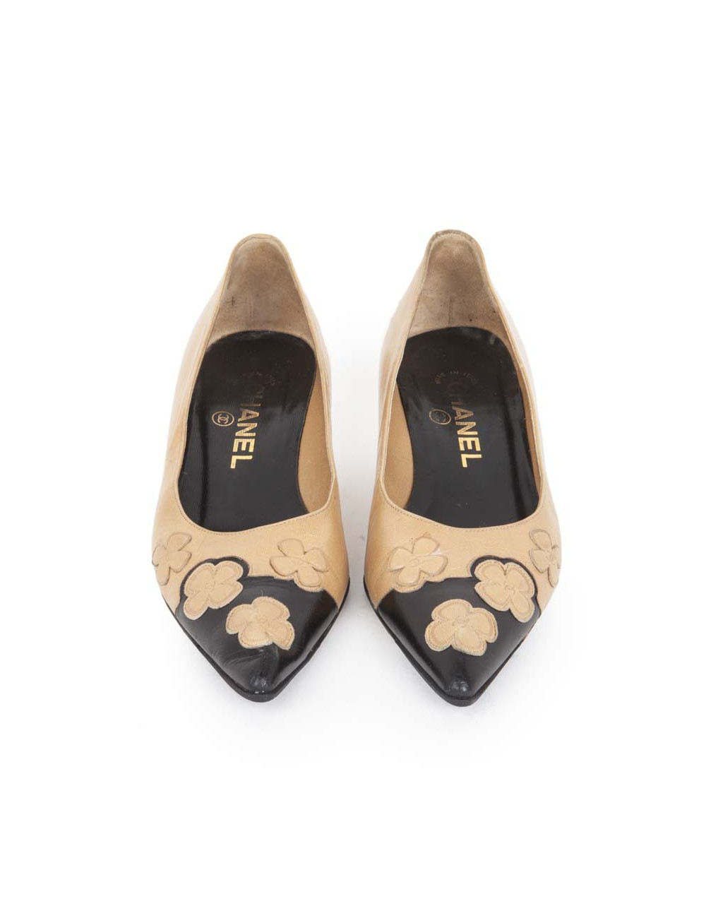 CHANEL beige embroidered pumps