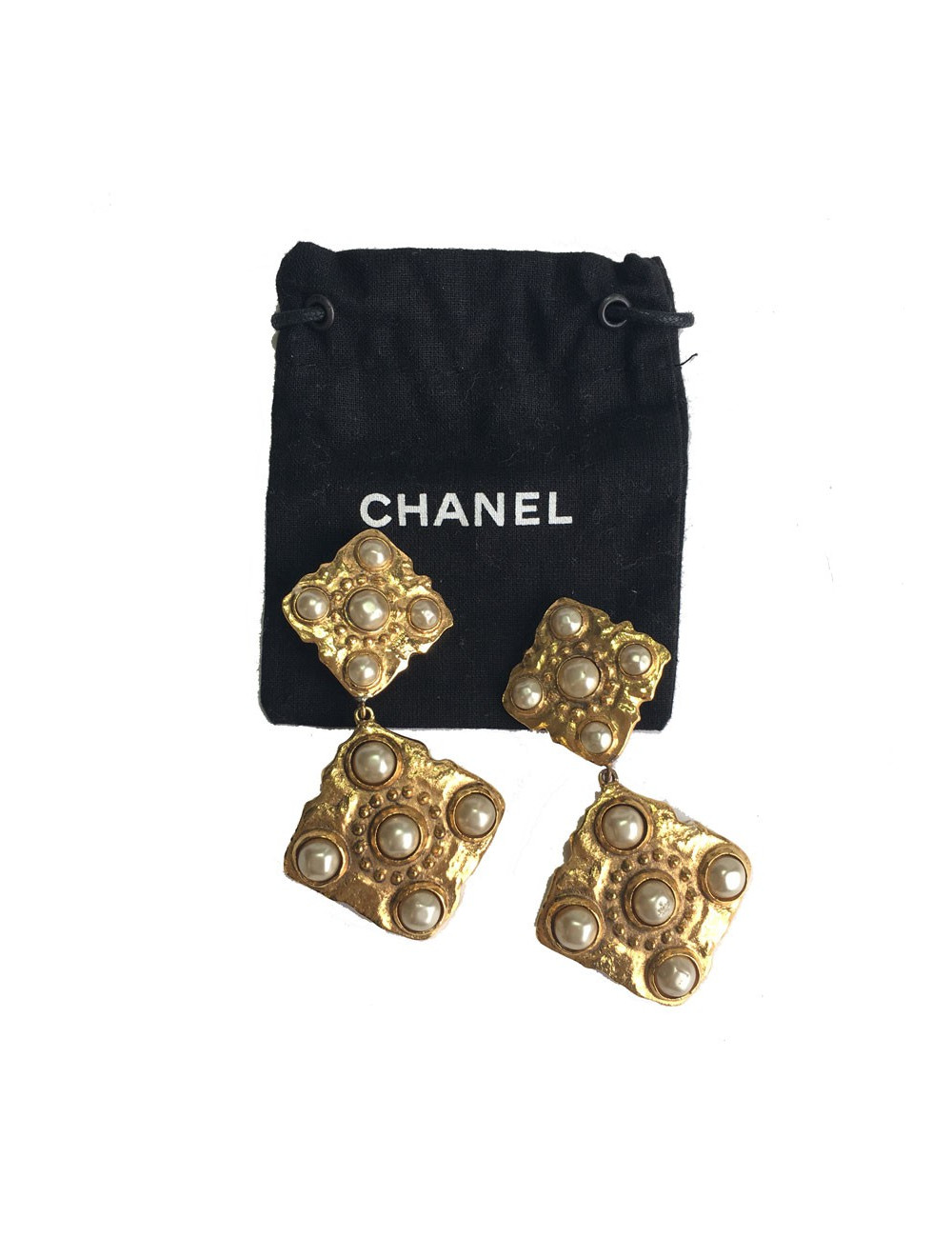  Boucles d'oreille clips CHANEL pendants vintage en métal doré et perles nacrées