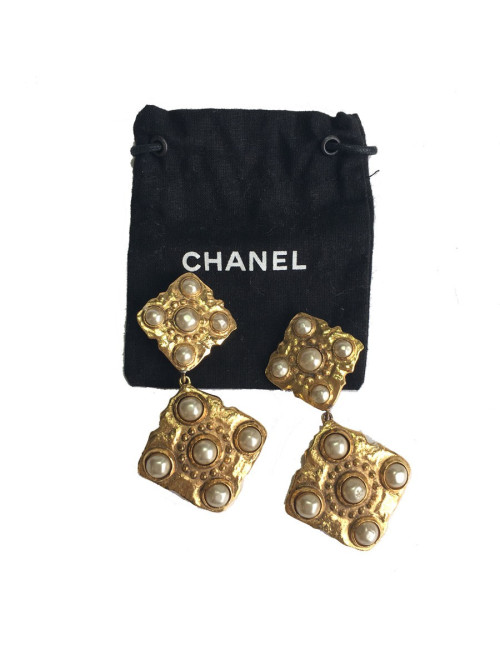  Boucles d'oreille clips CHANEL pendants vintage en métal doré et perles nacrées