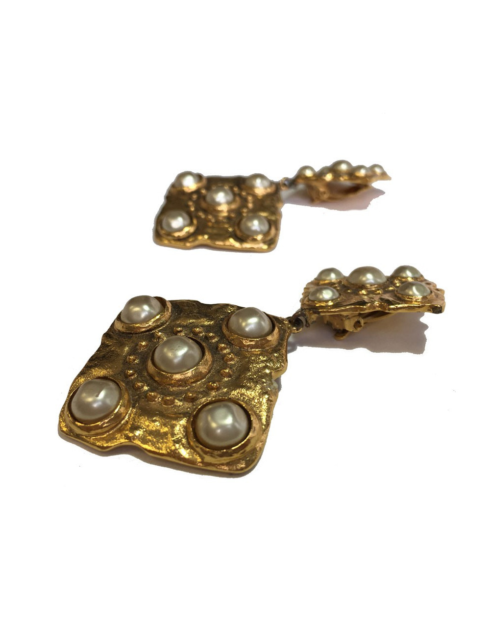 CHANEL vintage pendant earrings in gold-plated metal and pearls