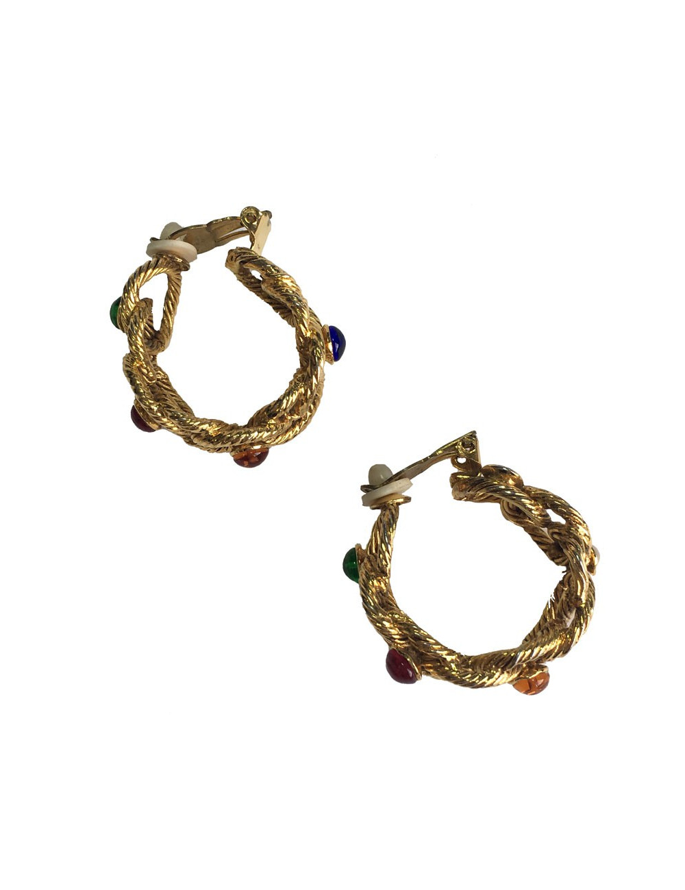 Creole earrings in gold colored and twisted metal and multicolored pearls