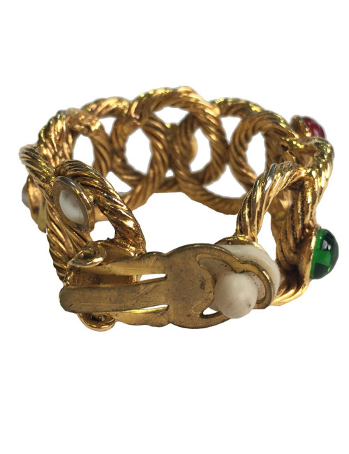 Creole earrings in gold colored and twisted metal and multicolored pearls