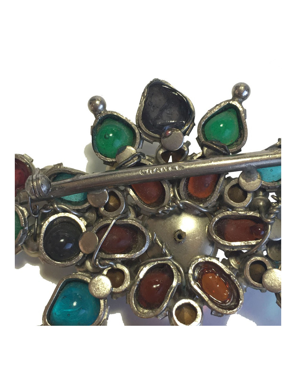 Broche couture CHANEL en pâte de verre Vintage