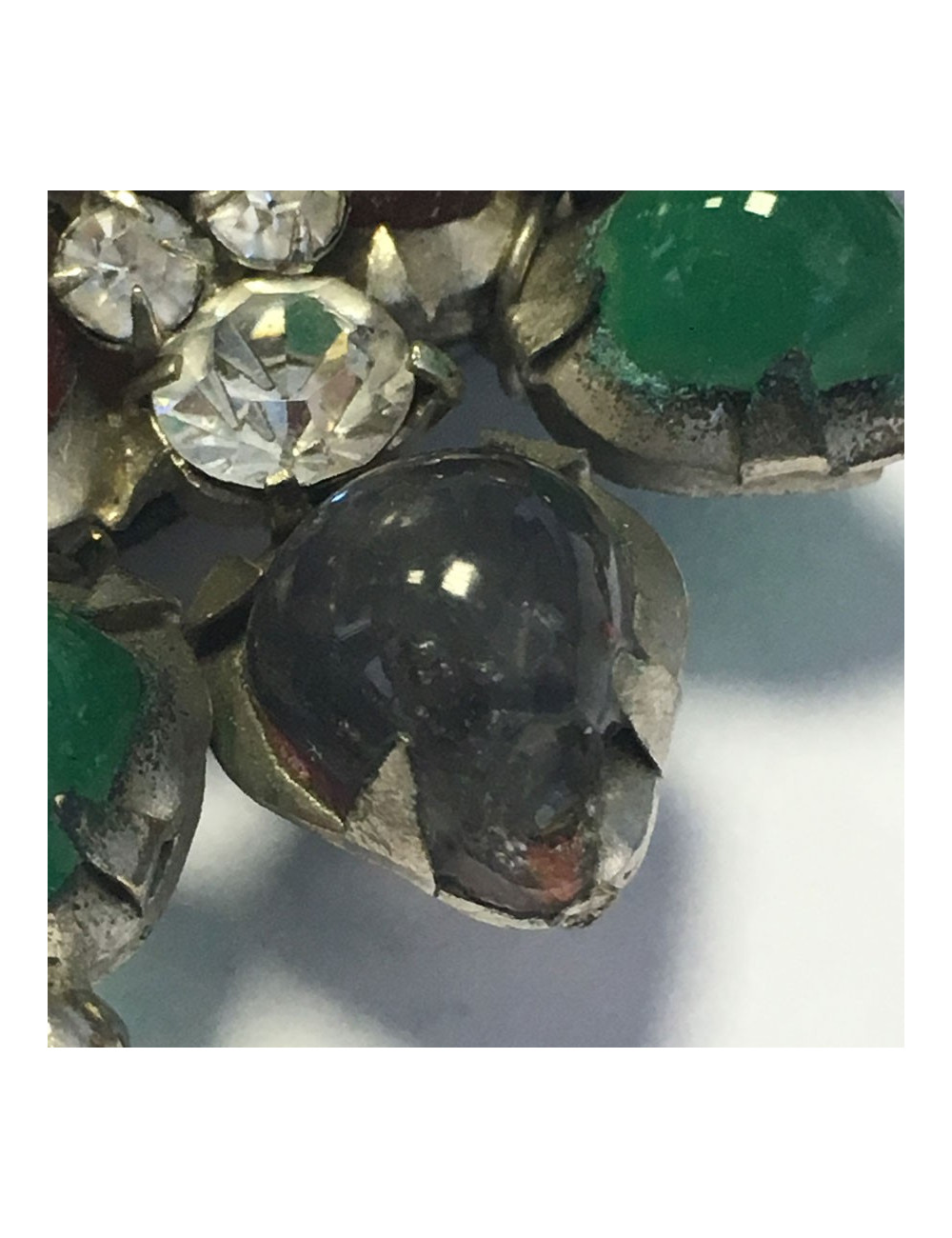 Broche couture CHANEL en pâte de verre Vintage