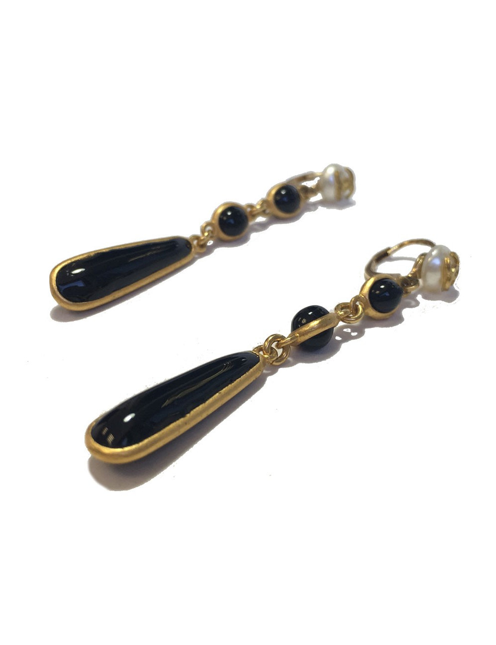 CHANEL pendant studs in gilded metal, black glass paste and pearl 