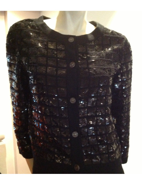 Gilet CHANEL en cachemire brodé de sequins noirs