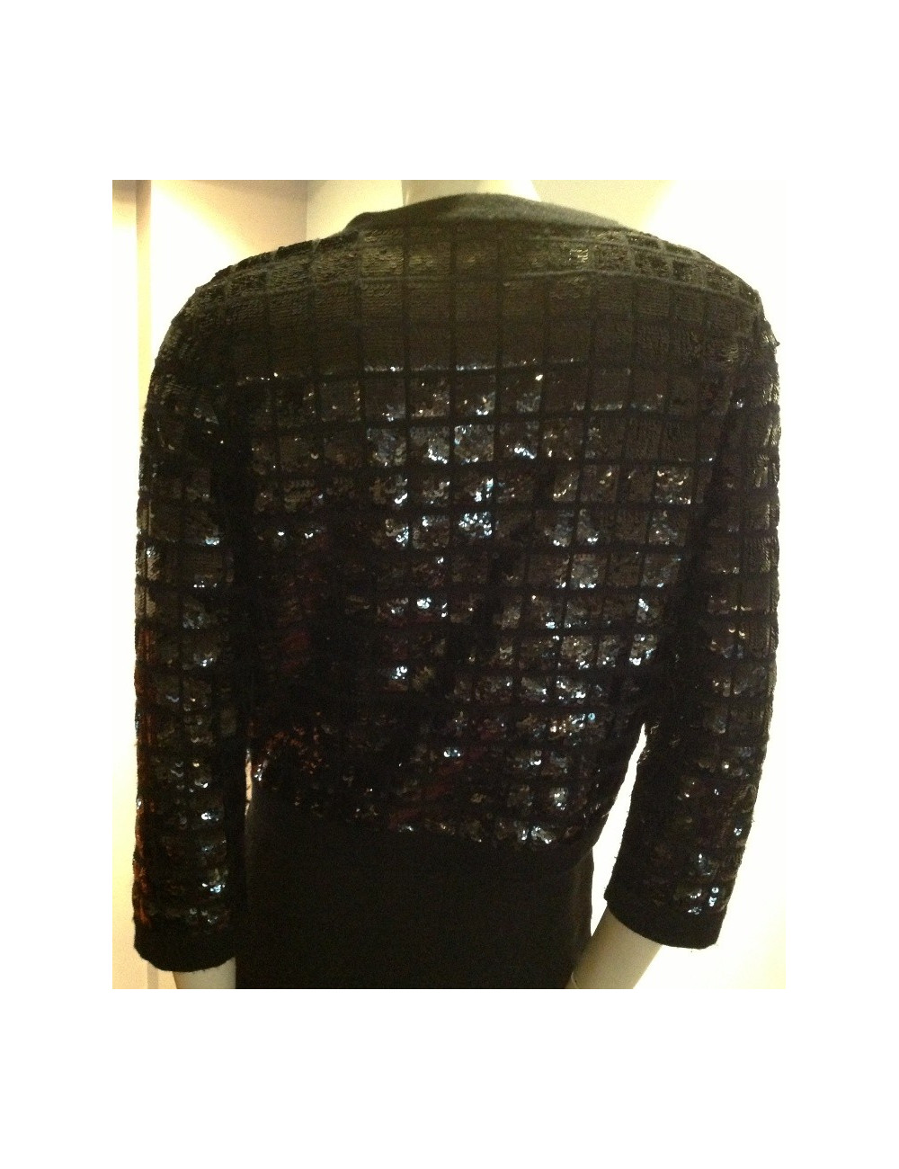 Gilet CHANEL en cachemire brodé de sequins noirs