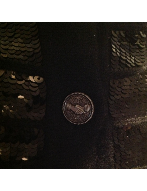 Gilet CHANEL en cachemire brodé de sequins noirs