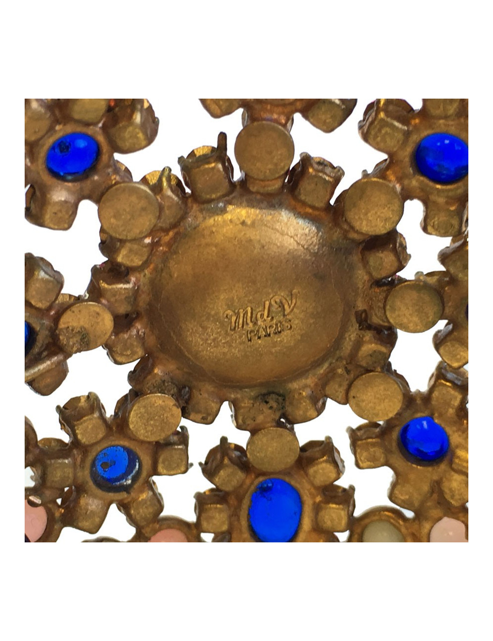 Manchette MARGUERITE de VALOIS byzantine en métal doré, pâte de verre, strass et perle nacrée