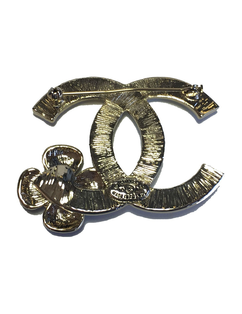 PIN CHANEL double C in white enamel and Camellia in black enamel