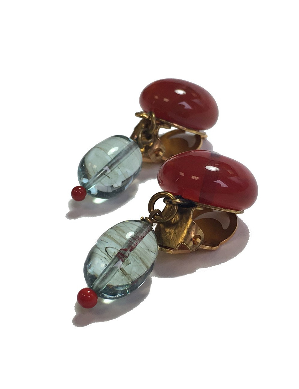 Boucles d'oreille clips MARGUERITE DE VALOIS en pâte de verre rouge et bleu très clair