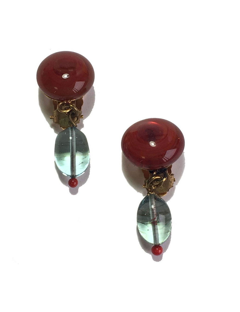 Boucles d'oreille clips MARGUERITE DE VALOIS en pâte de verre rouge et bleu très clair