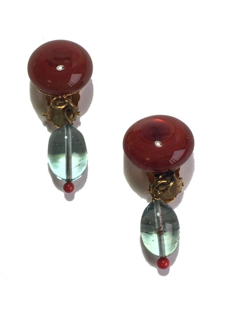 Boucles d'oreille clips MARGUERITE DE VALOIS en pâte de verre rouge et bleu très clair