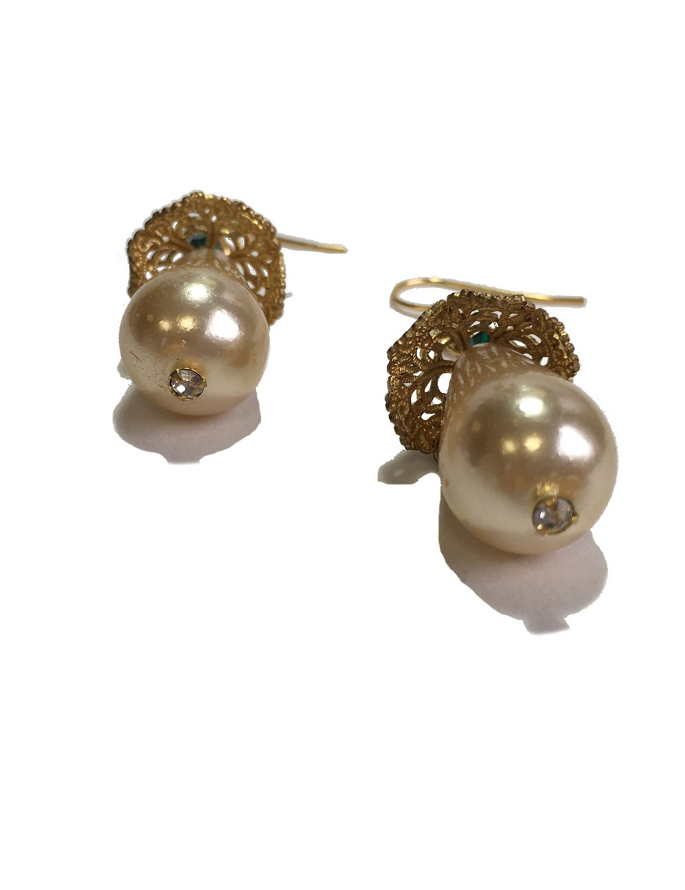 Boucles d'oreille clous MARGUERITE DE VALOIS en pâte de verre nacrée