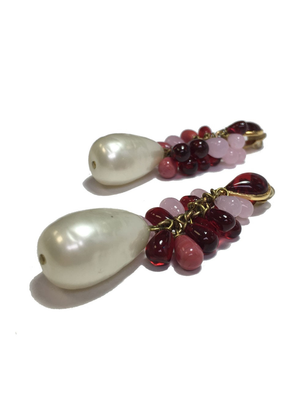 Boucles d'oreille clips Couture Marguerite de Valois en pâte de verre rose, rouge et nacrée