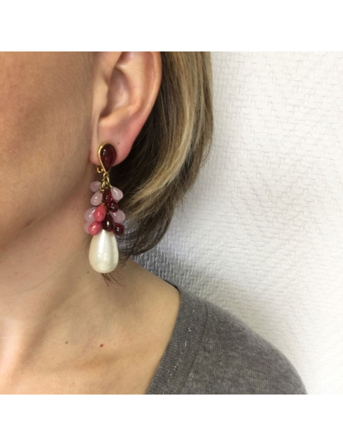 Marguerite de Valois clip-on earrings in gold plated metal and red and pink molten glass