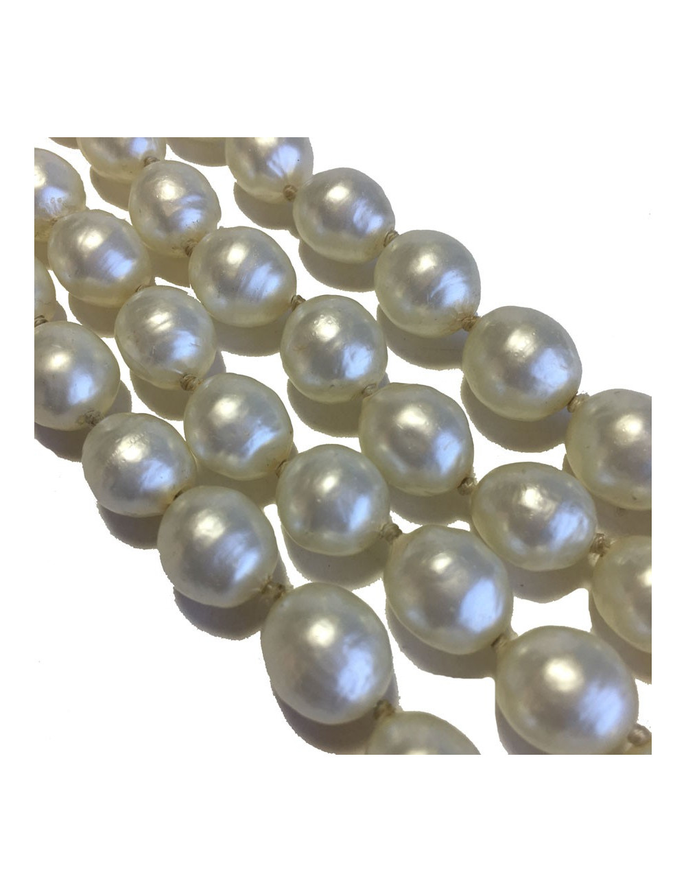 xxx Bracelet CHANEL vintage en perles nacrées