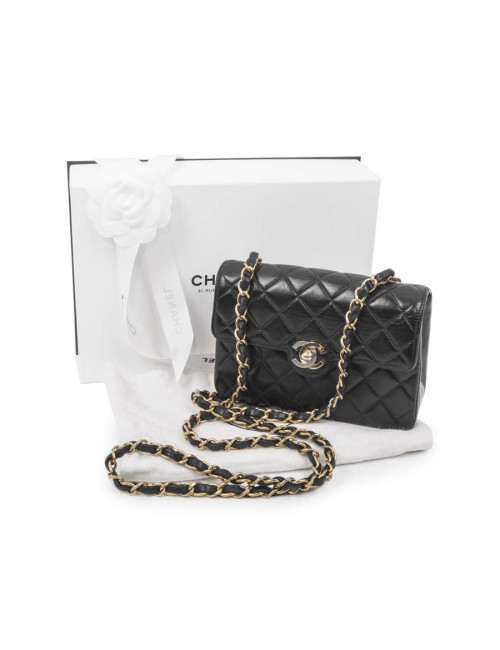 Mini sac CHANEL cuir d'agneau lisse matelassé noir