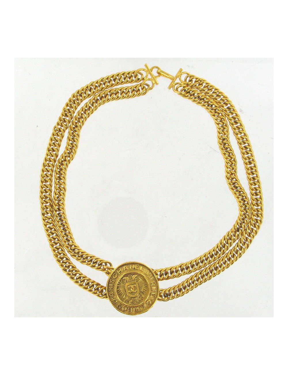 Collier CHANEL vintage médaillon rue Cambon