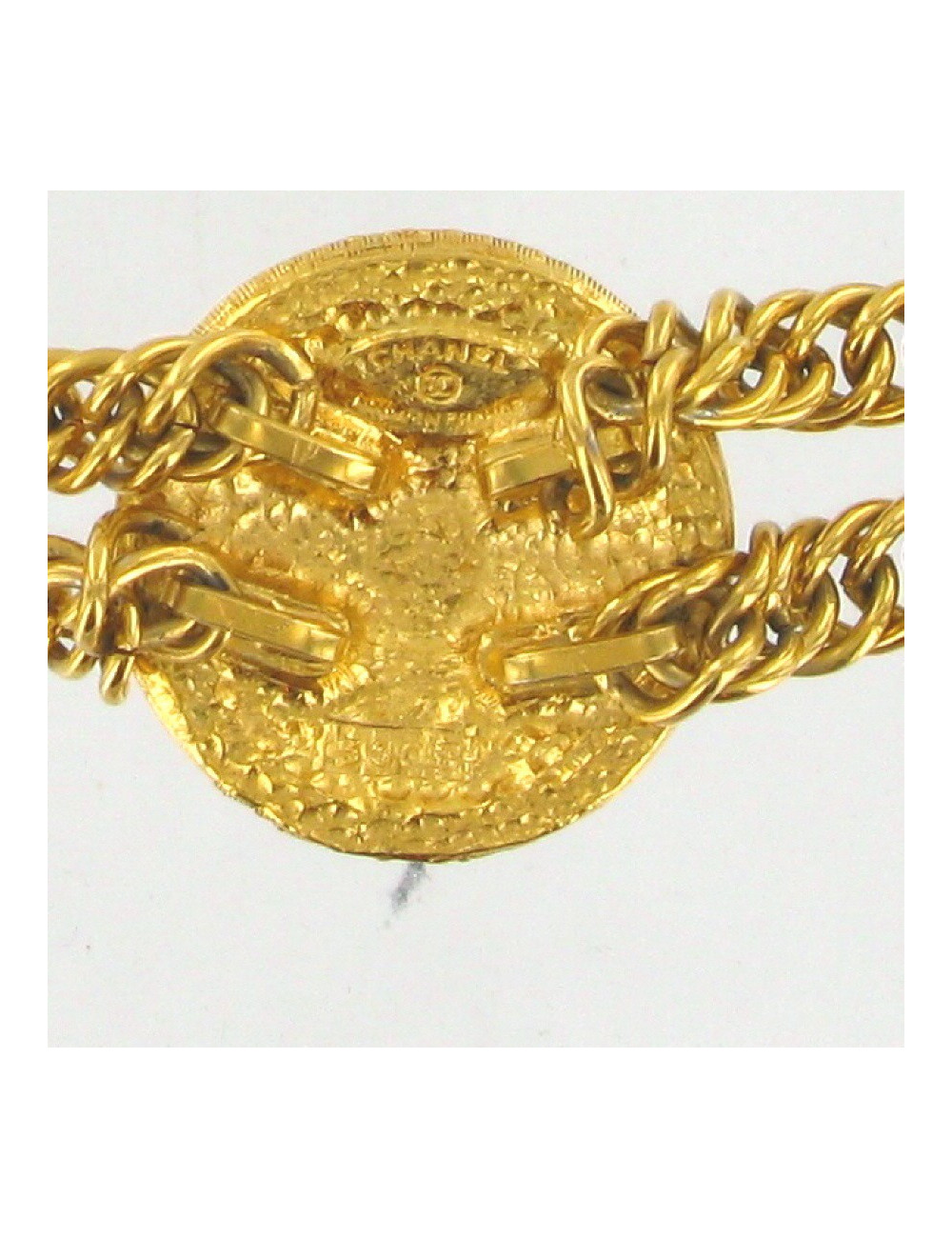 Collier CHANEL vintage médaillon rue Cambon