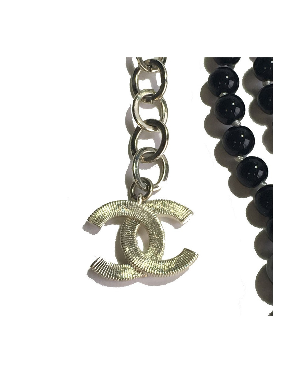 Collier 5 rangs CHANEL en perles nacrées beige, gris, anthracite et noir