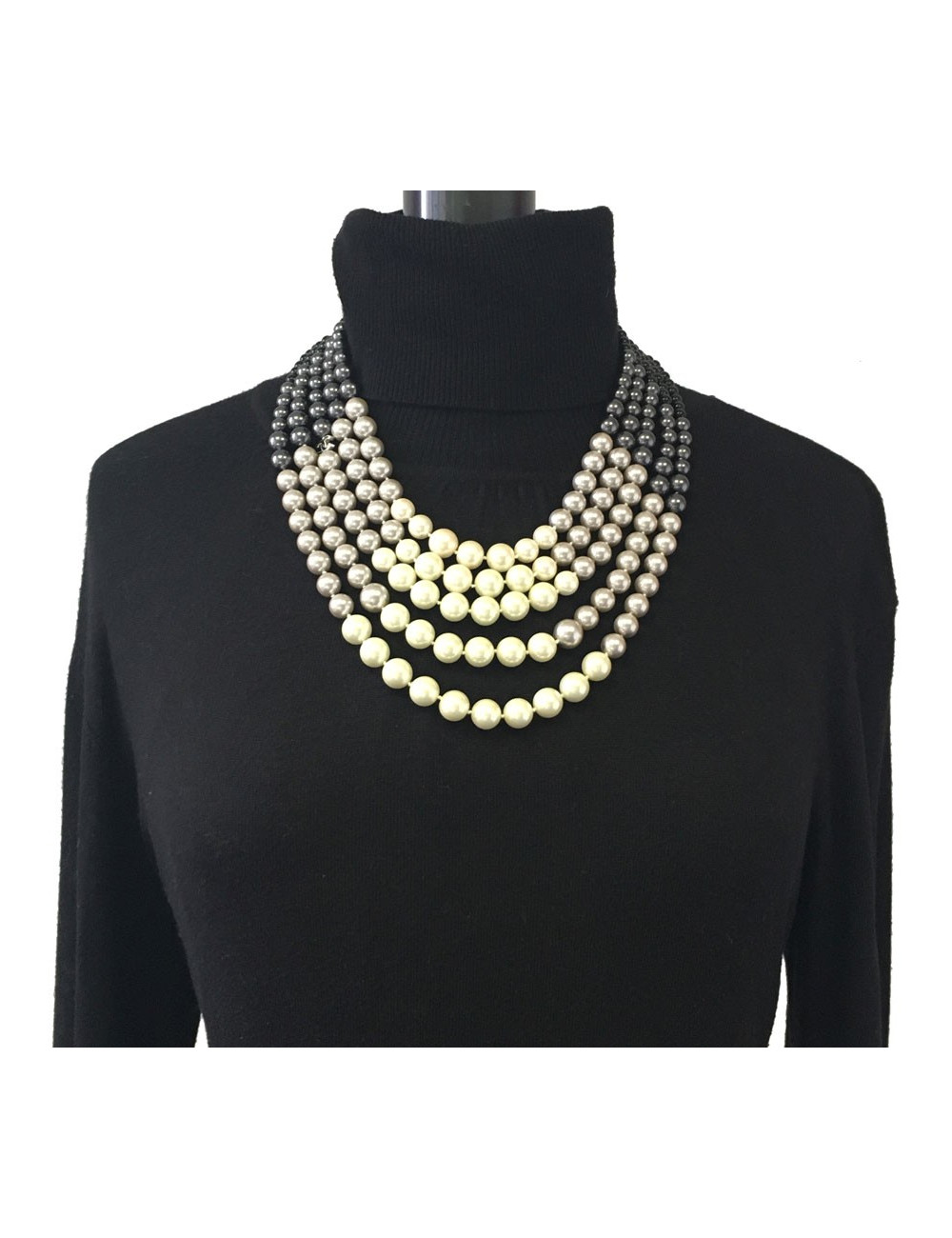 Collier 5 rangs CHANEL en perles nacrées beige, gris, anthracite et noir