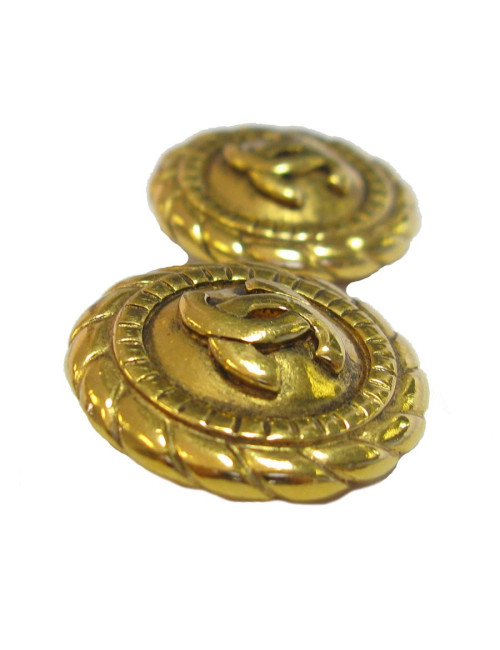 xxx Boucles d"oreille clips CHANEL vintage en métal doré.