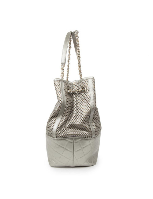 Sac CHANEL cuir matelassé et perforé